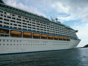 3k close up cruise ship from dinghy (1280x960)