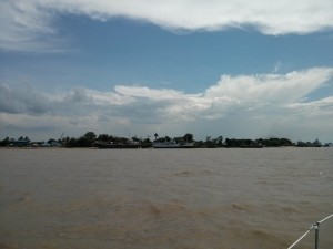 1k ships along Essequibo (1280x960)