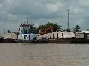 3 barge Parika Essequibo (1280x960)