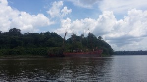 2 abandoned ships (1280x720)